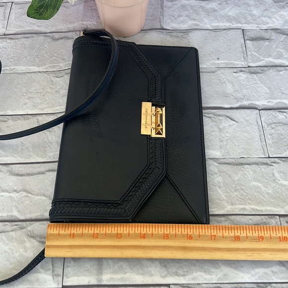 BCBGMAXAZRIA envelope shoulder navy purse cow leather, removable straps. - Picture 10 of 11